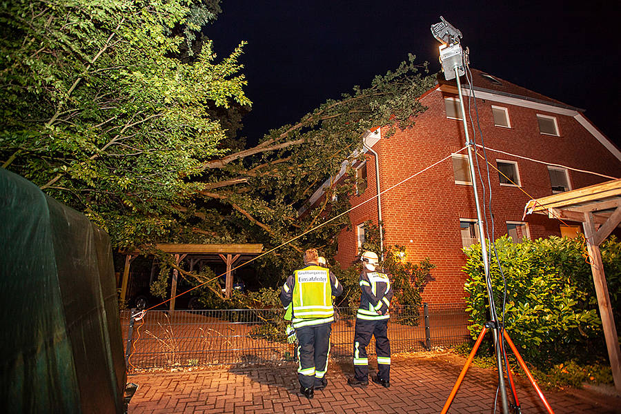Altkreisblitz Freiwillige Feuerwehr Großburgwedel Ist Die Ganze Nacht Im Einsatz 9582