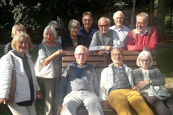 Schüler der Klasse 10 b der Mittelschule Burgdorf treffen sich nach 60 Jahren wieder