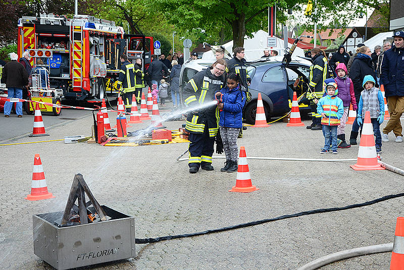 Altkreisblitz Hunderte Besucher Kommen Zum Tag Der Offenen Tür Der Feuerwehr Großburgwedel 8806