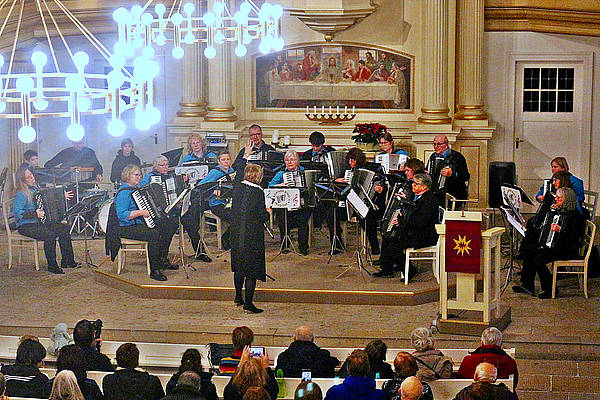 Hohner-Ring ließ in der St. Pankratiuskirche musikalische Weihnachtsterne regnen