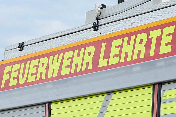 Wenn jede Sekunde zählt: Feuerwehrkräfte müssen zur Bildung der Rettungsgasse extra aussteigen