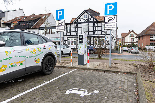 Zwei weitere Standorte für Laden von E-Autos