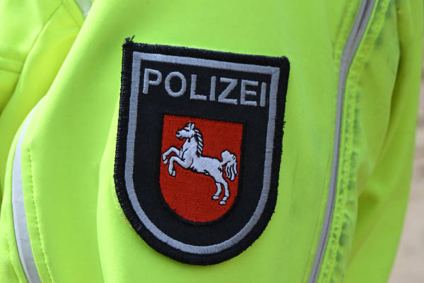 Falsche Polizeibeamte erbeuten mit neuer Masche einen hohen Geldbetrag