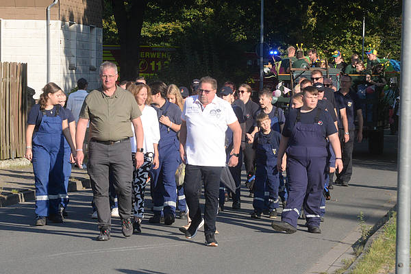 Immensen feiert Spätsommerfest mit Spielen, Umzug und Gewinnerpokal