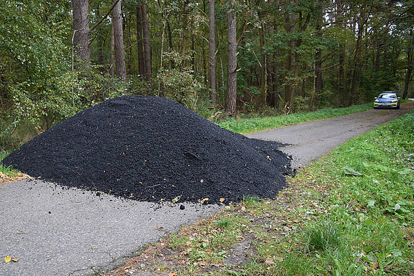 10 Tonnen Asphalt werden illegal entsorgt