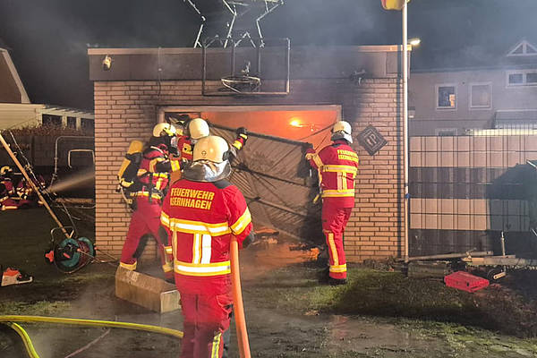 Feuerwehrkräfte aus Altwarmbüchen beginnen Jahr mit mehrstündigen Einsatz