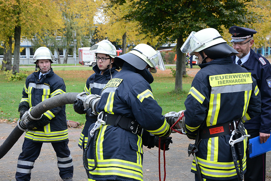 AltkreisBlitz: Truppmannausbildung Teil 1 Der Feuerwehr Isernhagen ...